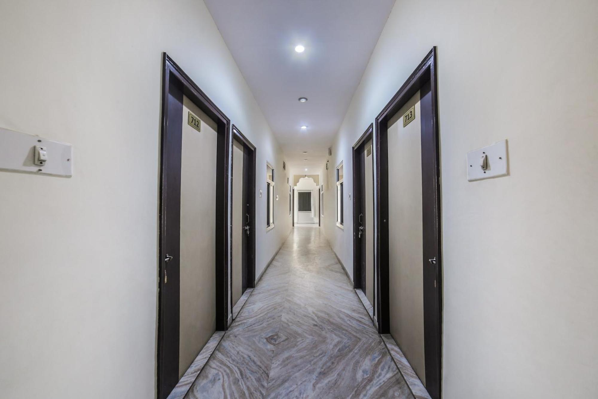 O Dhruv Hotel 3*